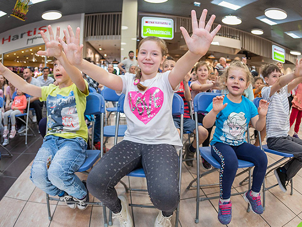 Navdušeno občinstvo na Festivalu magije v Park center Koper.