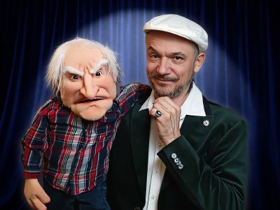 Ventrilokvist Sam Sebastian in ventrilokvistična lutka Stric Fric.