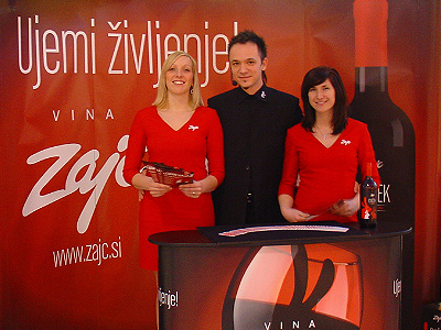 Čarovnik Sam Sebastian nastopa pri zagonu blagovne znamke Zajc.